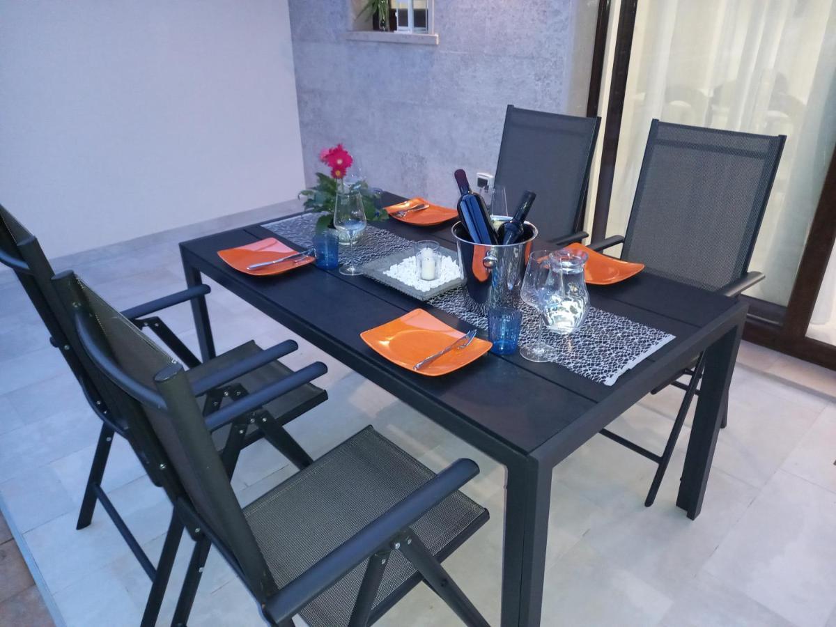 Apartmani Noa I Natali Kaldanija ภายนอก รูปภาพ