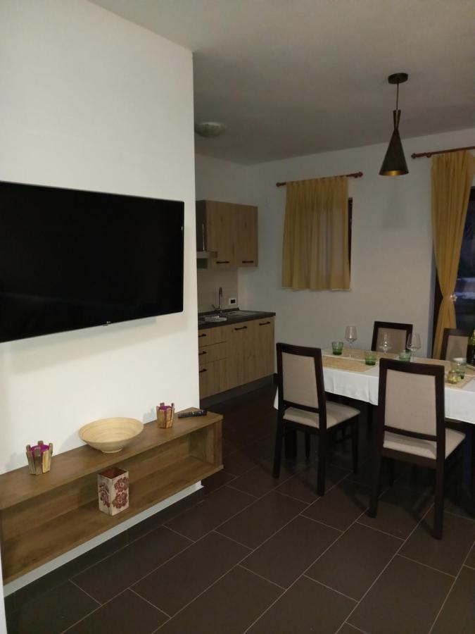 Apartmani Noa I Natali Kaldanija ภายนอก รูปภาพ