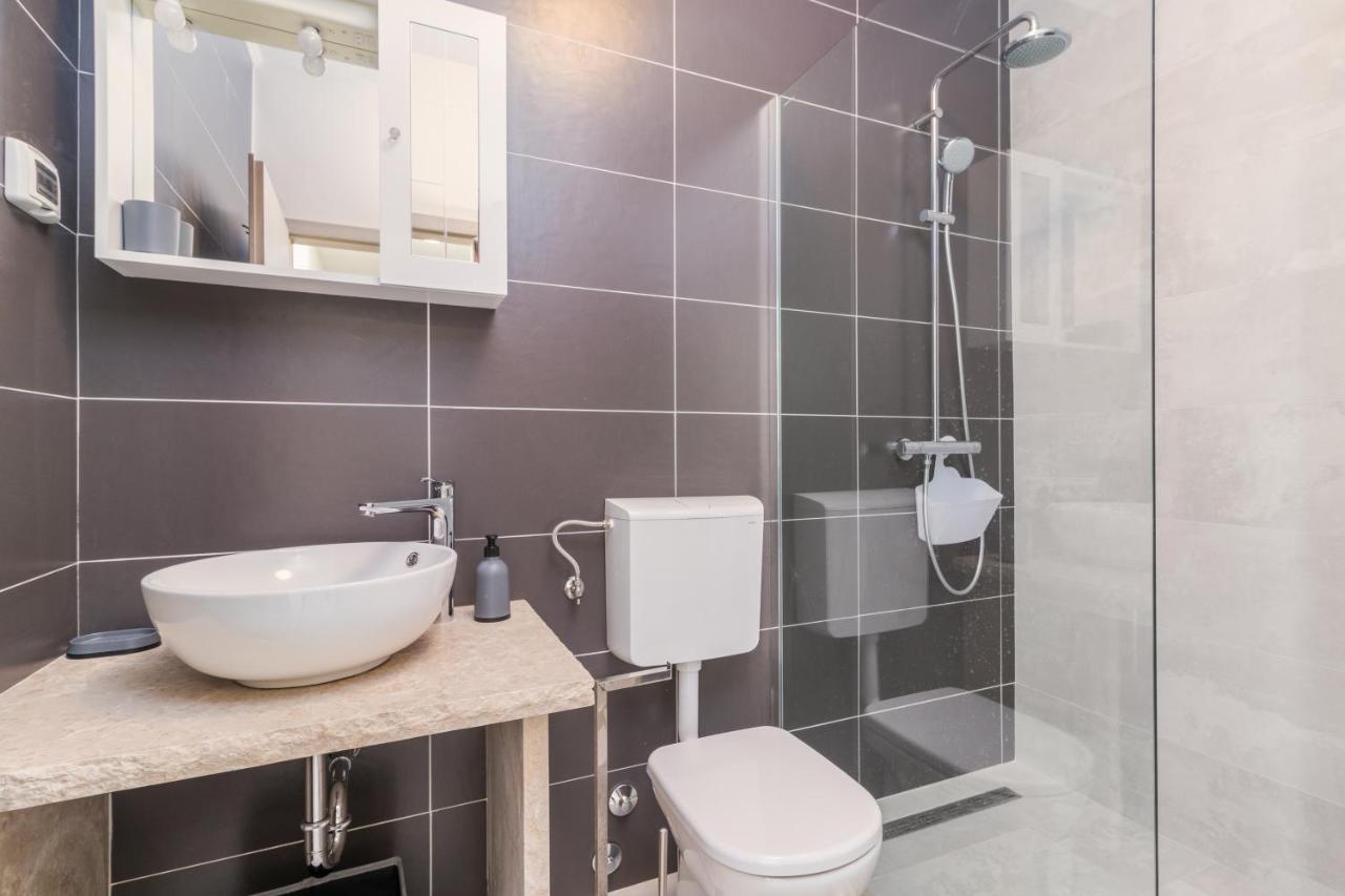 Apartmani Noa I Natali Kaldanija ภายนอก รูปภาพ