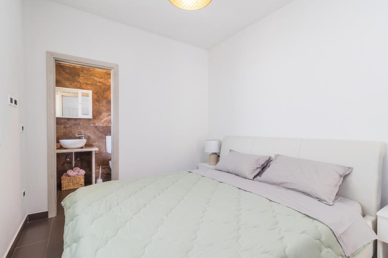 Apartmani Noa I Natali Kaldanija ภายนอก รูปภาพ