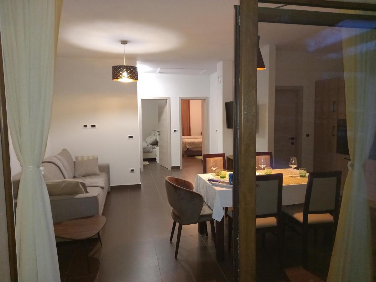 Apartmani Noa I Natali Kaldanija ภายนอก รูปภาพ