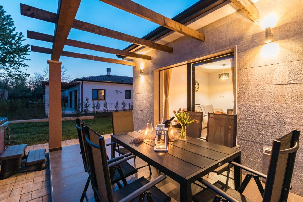Apartmani Noa I Natali Kaldanija ภายนอก รูปภาพ