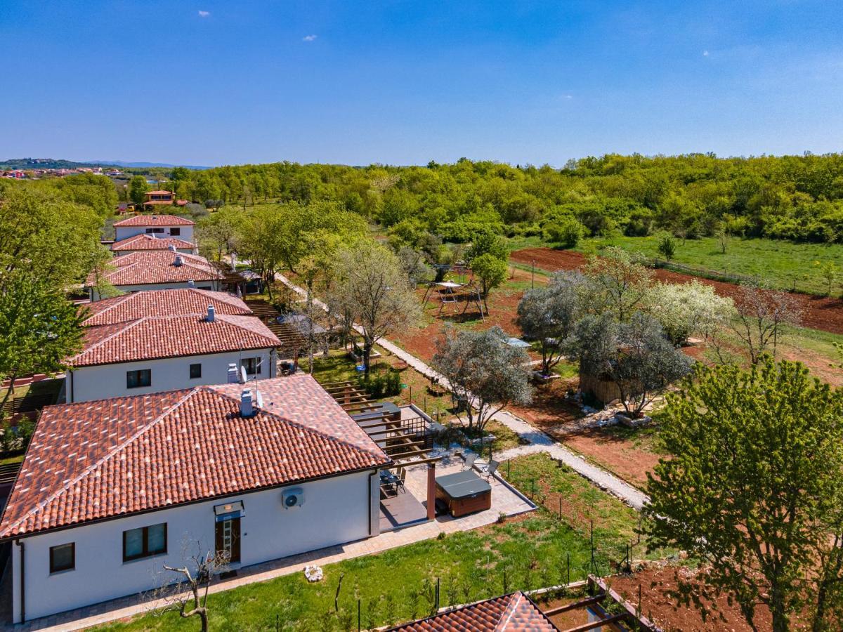 Apartmani Noa I Natali Kaldanija ภายนอก รูปภาพ