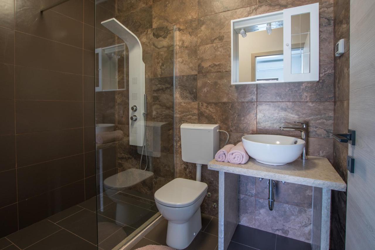 Apartmani Noa I Natali Kaldanija ภายนอก รูปภาพ