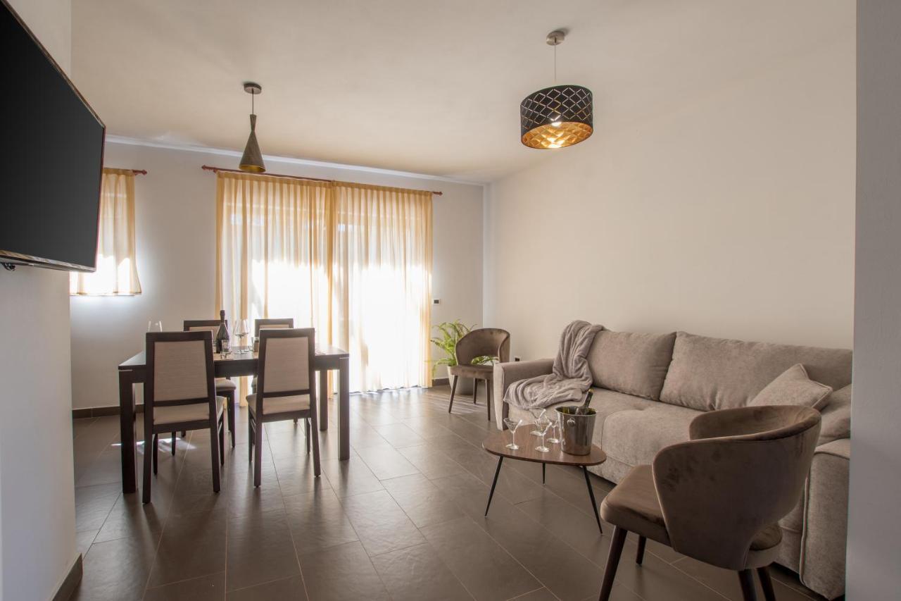 Apartmani Noa I Natali Kaldanija ภายนอก รูปภาพ
