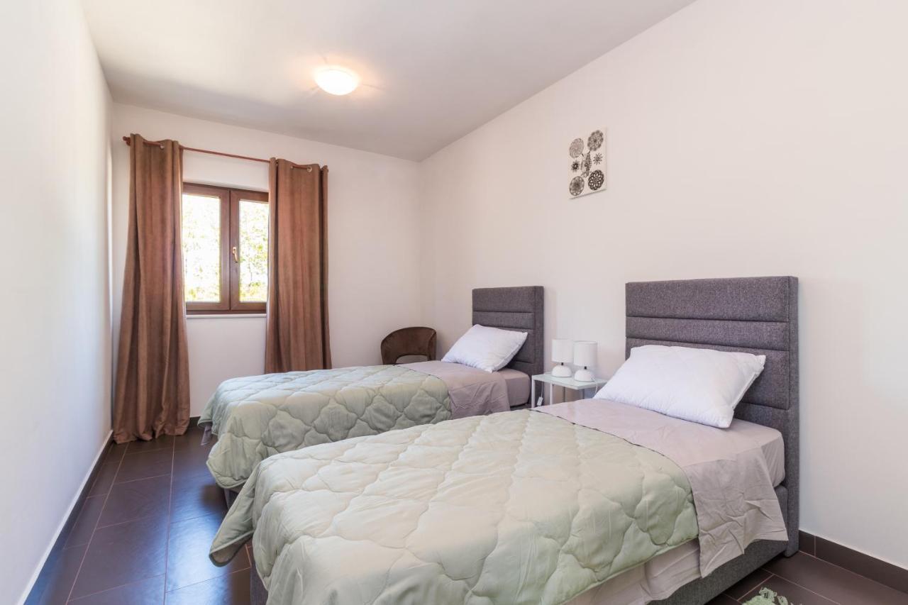 Apartmani Noa I Natali Kaldanija ภายนอก รูปภาพ